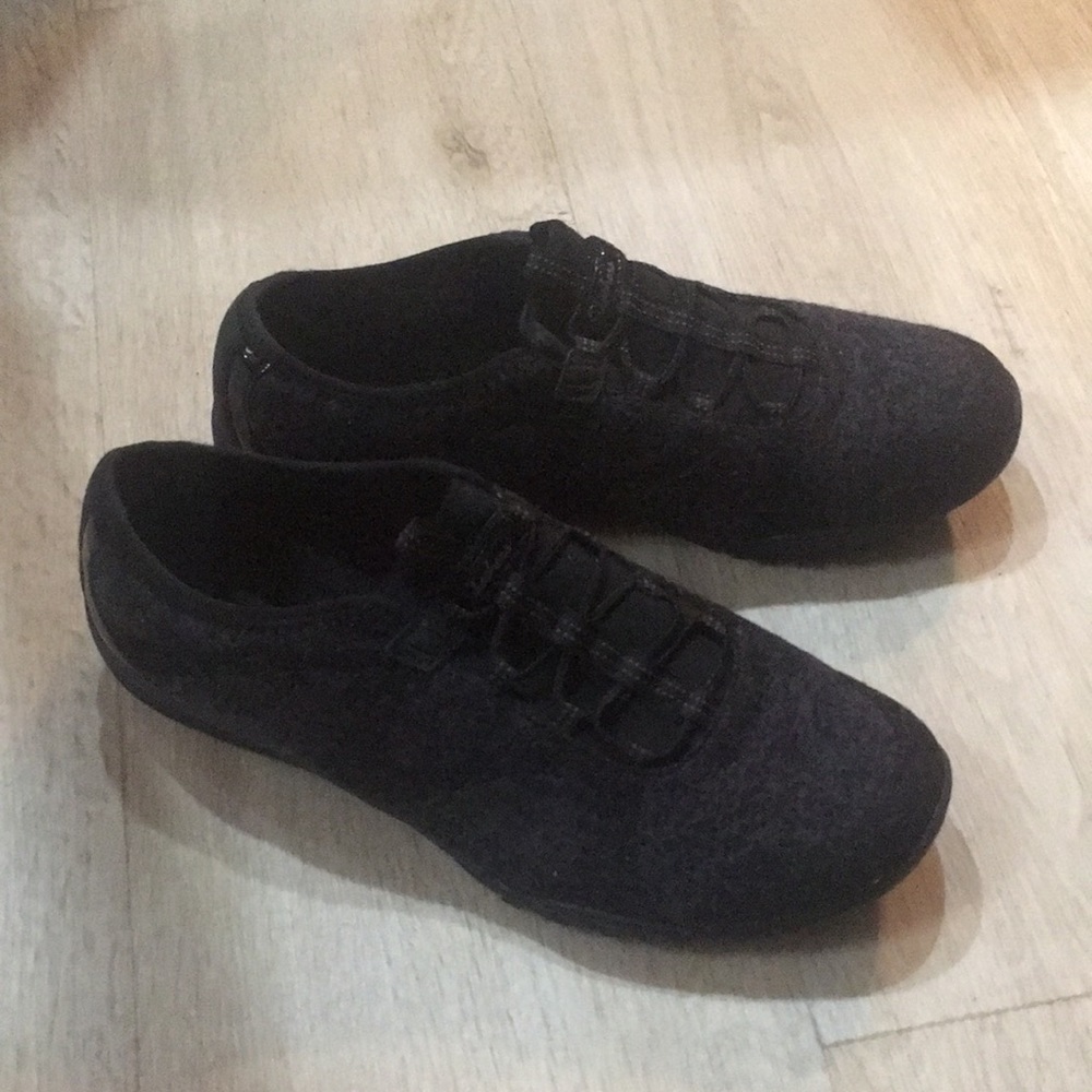 Skechers Relaxed Fit Air Cooled Memory a foam Sneaker Size 9